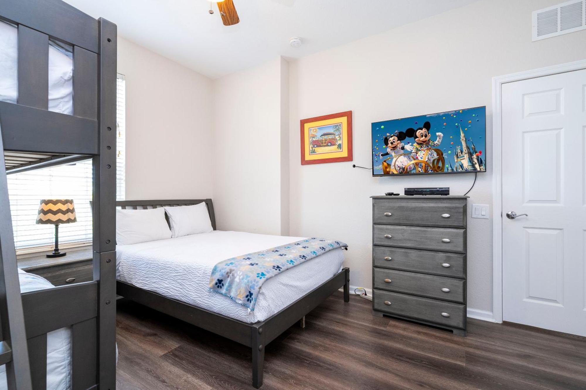 Location Location Near Parks! Int'l Dr